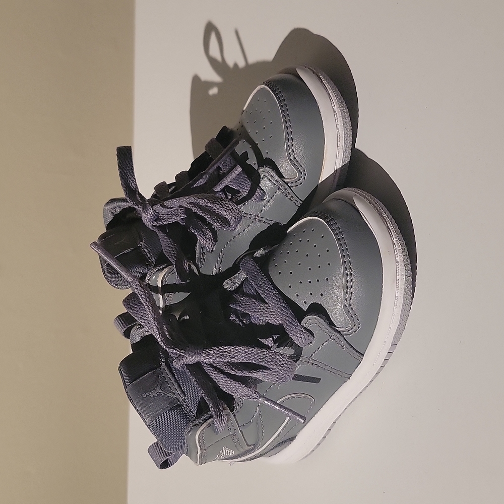 Jordan 1 mid